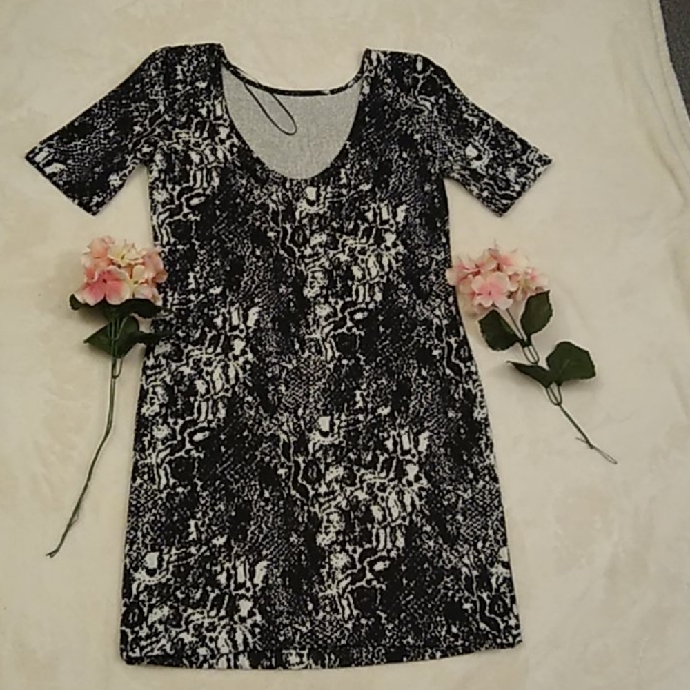Bongo basic mini dress - Picture 2 of 3